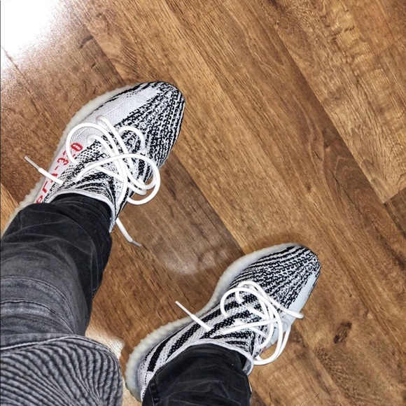 Yeezy 350 V2 Zebra - Picture 3 of 7